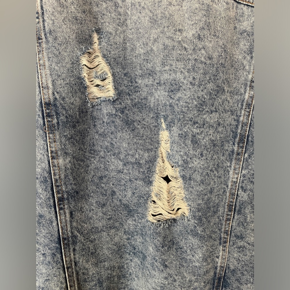 Women's Oversized Destroyed Denim Jacket - Picture 7 of 14
